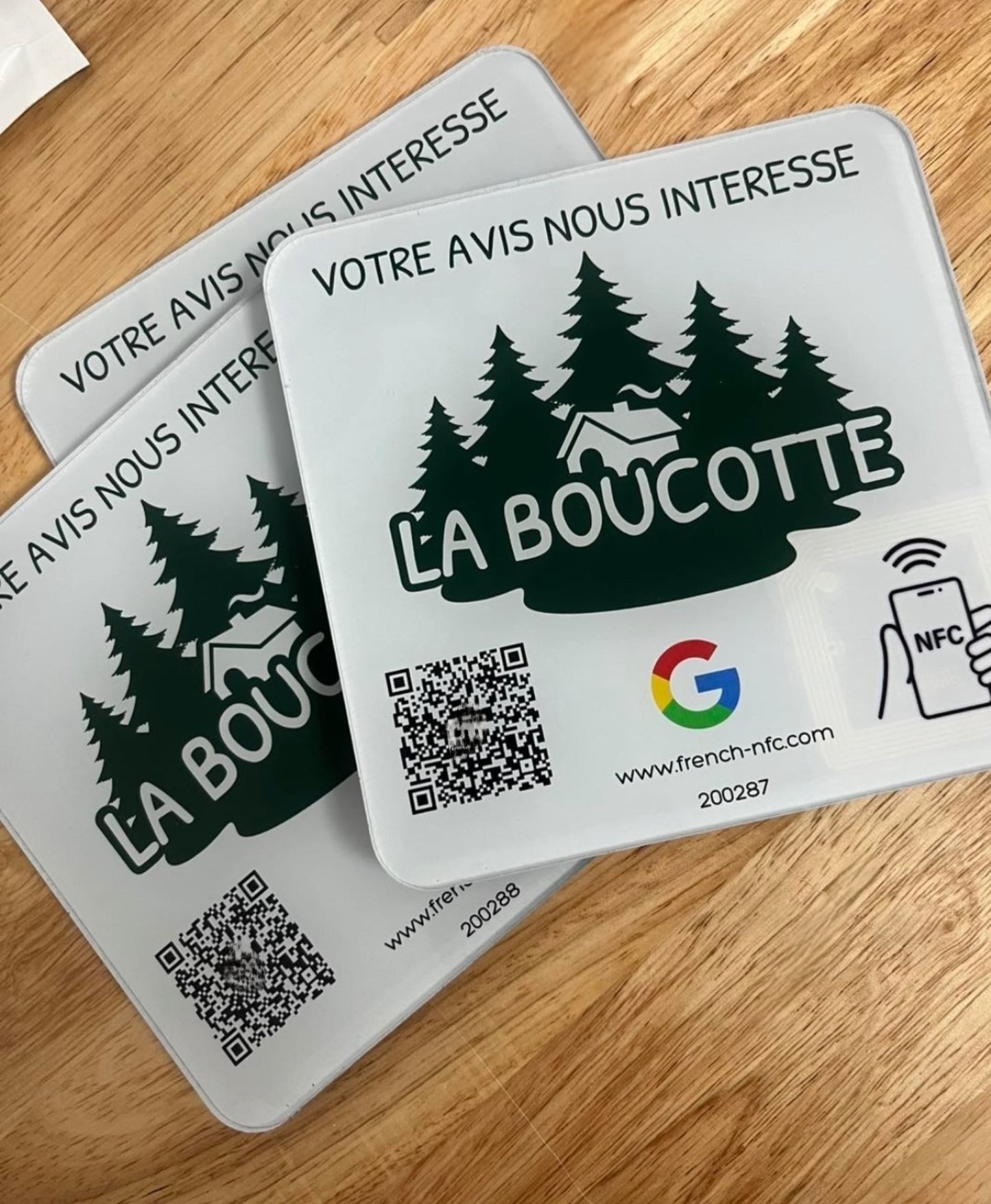 Plaque Plexiglass Réseaux Connectée NFC – Personnalisée